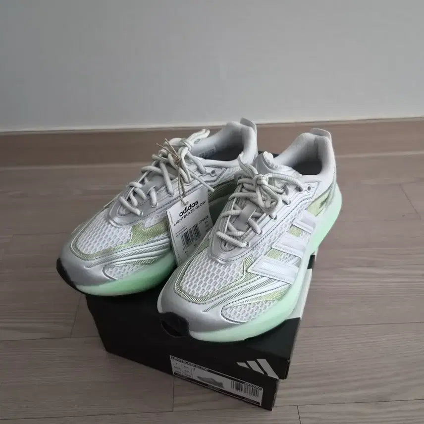[BUNJANG] Adidas Lite Blaze Glow Sneakers / 새상품 아디다스 라이트 블레이즈 글로우 240