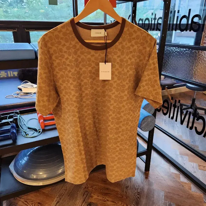 [BUNJANG] Coach Signature Pattern T-shirt Brown L Size / 코치 시그니처 패턴 반팔 티셔츠 브라운 L사이즈