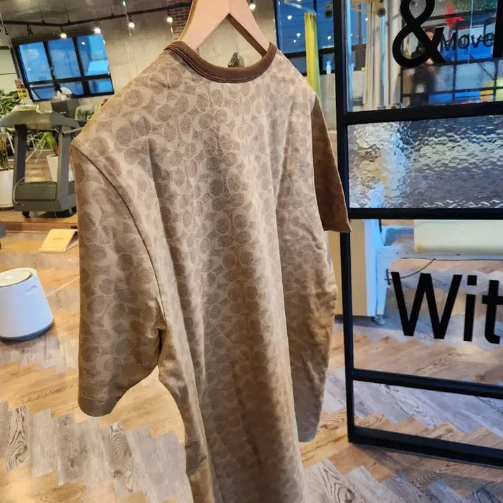 [BUNJANG] Coach Signature Pattern T-shirt Brown L Size / 코치 시그니처 패턴 반팔 티셔츠 브라운 L사이즈