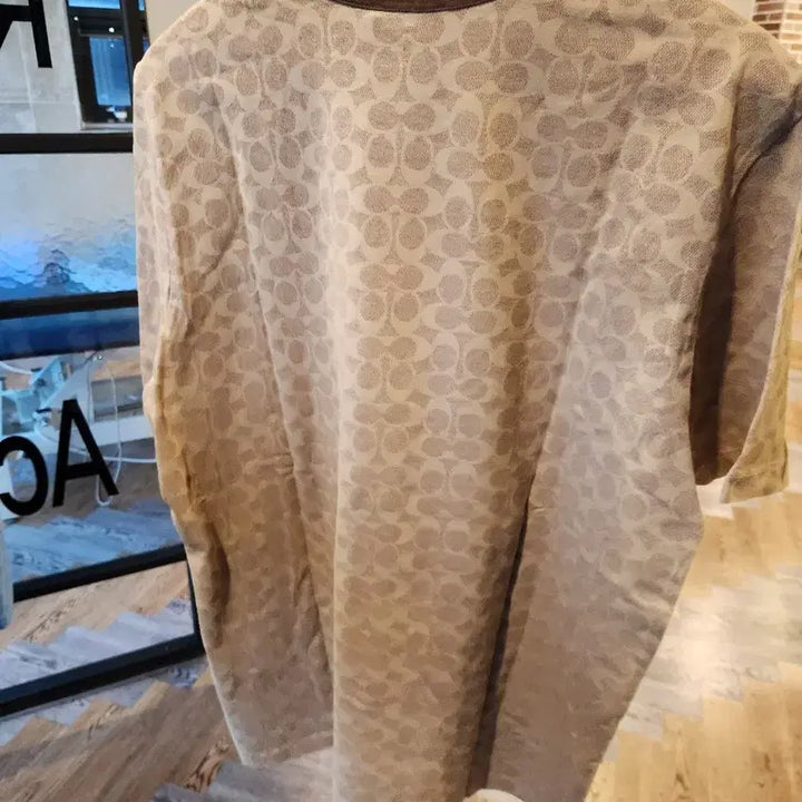 [BUNJANG] Coach Signature Pattern T-shirt Brown L Size / 코치 시그니처 패턴 반팔 티셔츠 브라운 L사이즈