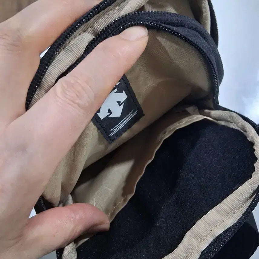 [BUNJANG] Descente Mini Crossbody Bag / 데상트 블랙 미니 크로스백가로14세로20