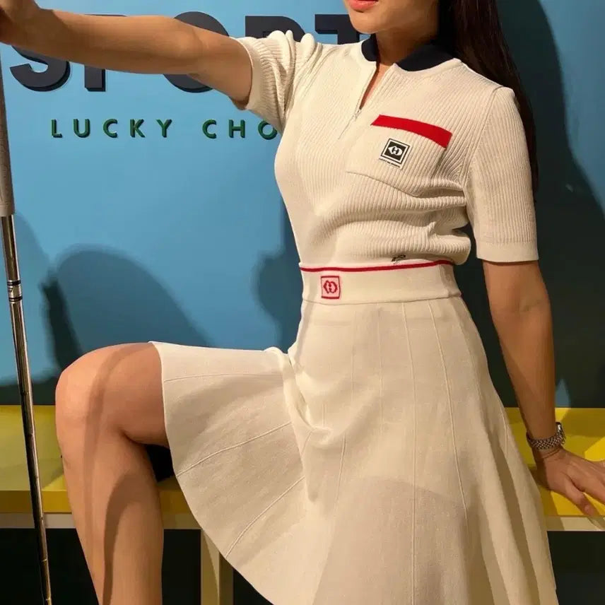 [BUNJANG] Lucky Chouette Sport Line Crop Knit Top / 럭키슈에뜨 스포츠라인 크롭니트탑 36
