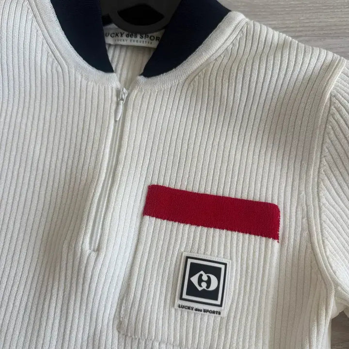 [BUNJANG] Lucky Chouette Sport Line Crop Knit Top / 럭키슈에뜨 스포츠라인 크롭니트탑 36
