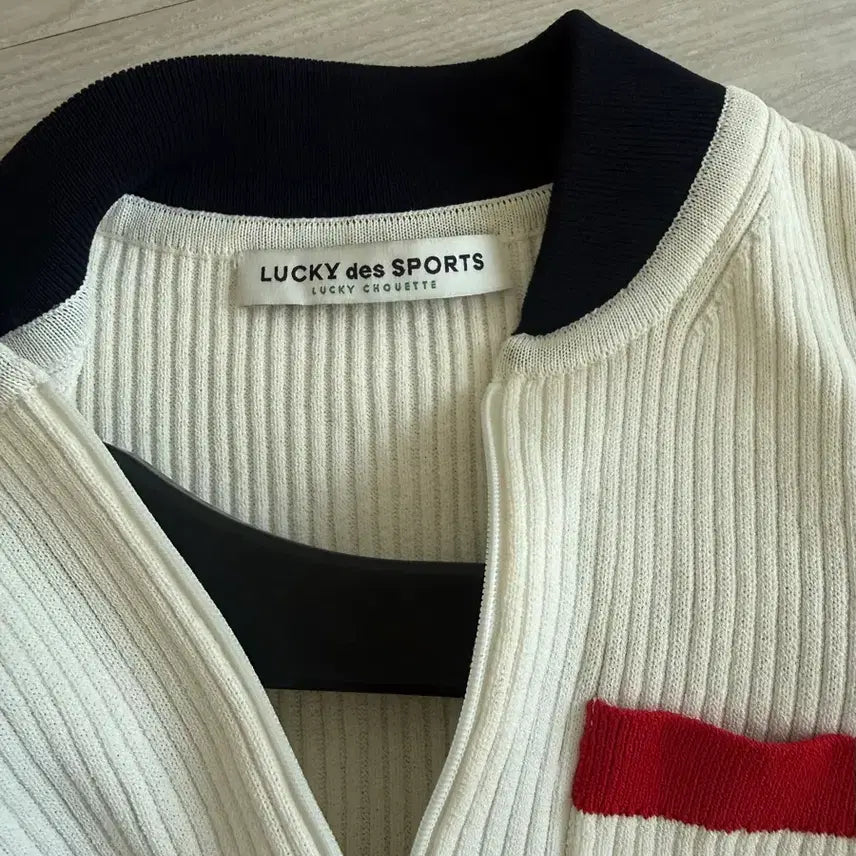 [BUNJANG] Lucky Chouette Sport Line Crop Knit Top / 럭키슈에뜨 스포츠라인 크롭니트탑 36