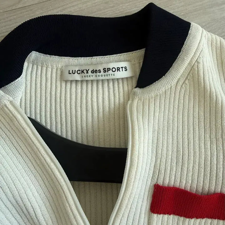 [BUNJANG] Lucky Chouette Sport Line Crop Knit Top / 럭키슈에뜨 스포츠라인 크롭니트탑 36
