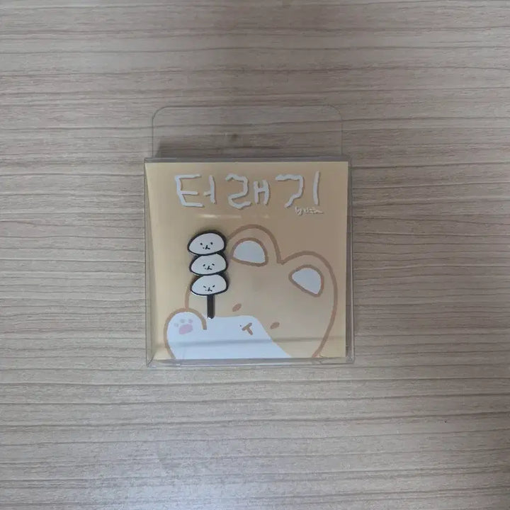 [BUNJANG] Baekhyun Ttaeragi Tteokbokki Brooch / 백현 터래기 떡꼬치 브로치