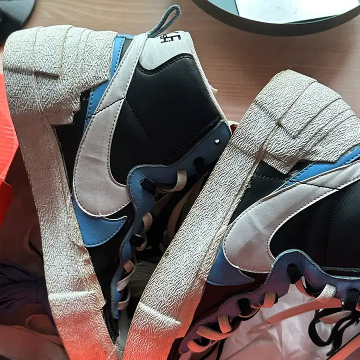 [BUNJANG] Sakai Blazer Mid White Black Legend Blue Sneakers / 사카이 블레이저 295 미드화이트 블랙 레전드블루