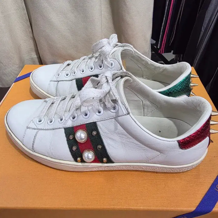 [BUNJANG] Gucci Ace Studded Pearl Sneakers / [245]구찌(Gucci)에이스 스터드 펄 스니거즈