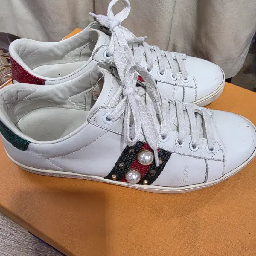 [BUNJANG] Gucci Ace Studded Pearl Sneakers / [245]구찌(Gucci)에이스 스터드 펄 스니거즈