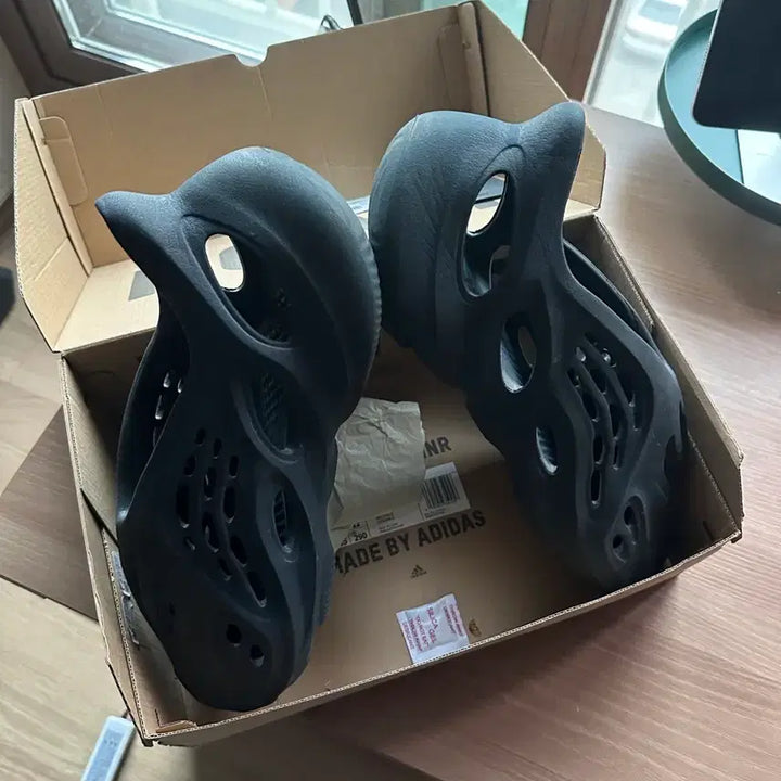 [BUNJANG] Adidas Yeezy Foam Runner Mineral Blue / 이지 폼 러너 미네랄 블루 305