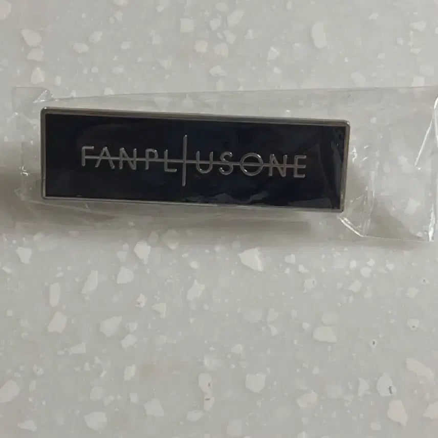[BUNJANG] G-Dragon Family Kit Badge / 지디 팸키트 미개봉 팬플원 뱃지