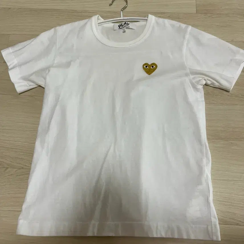 [SOLD OUT] 꼼데가르송 금장 하트 반팔티 화이트