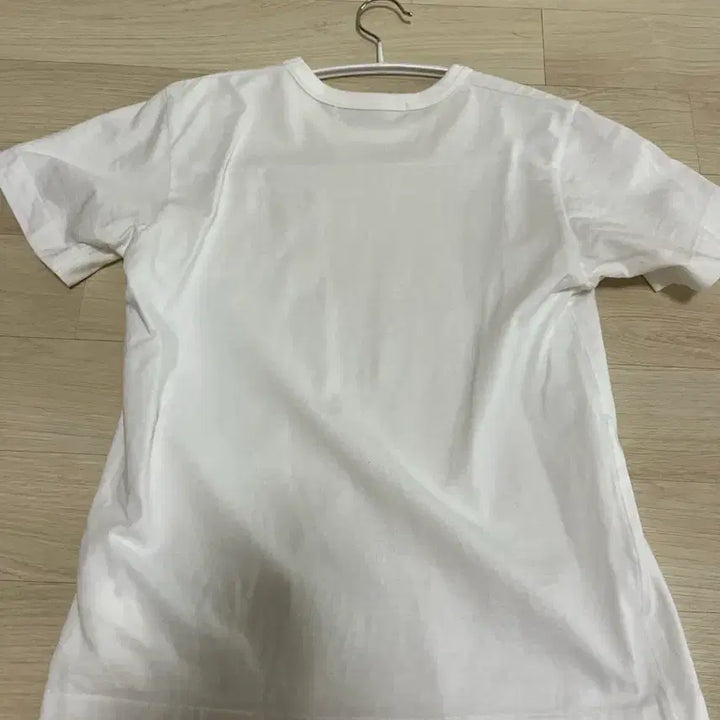 [SOLD OUT] 꼼데가르송 금장 하트 반팔티 화이트