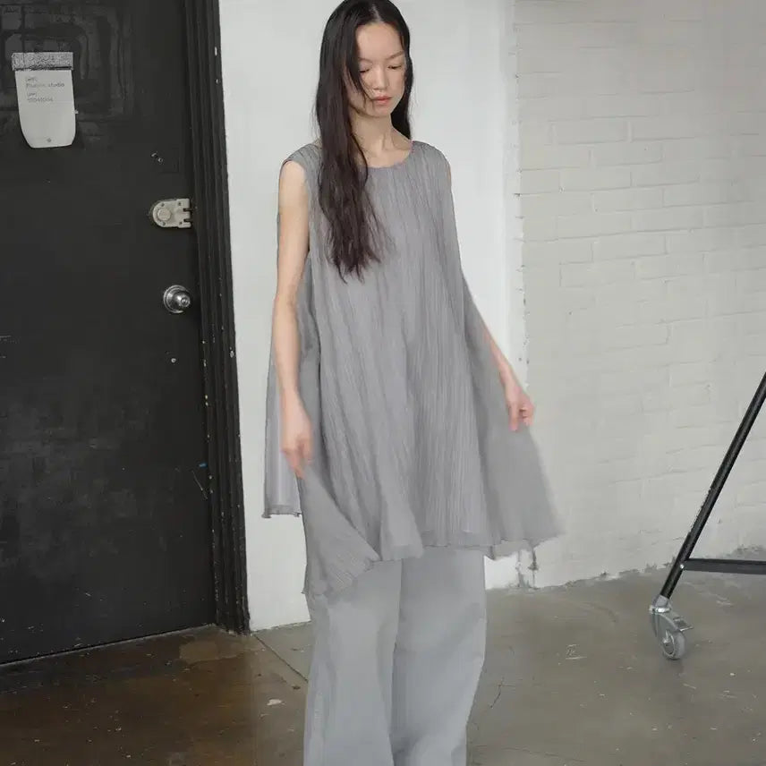 [BUNJANG] Hui Pleated Midi Dress Silver / 휘 hwi 플리츠 원피스 실버