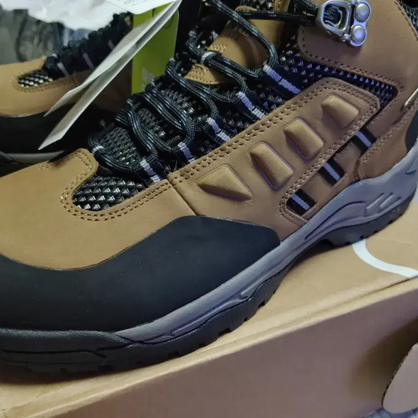 [BUNJANG] Mountia Waterproof Hiking Boots (275mm) / 신품 마운티아 방수 등산화 275