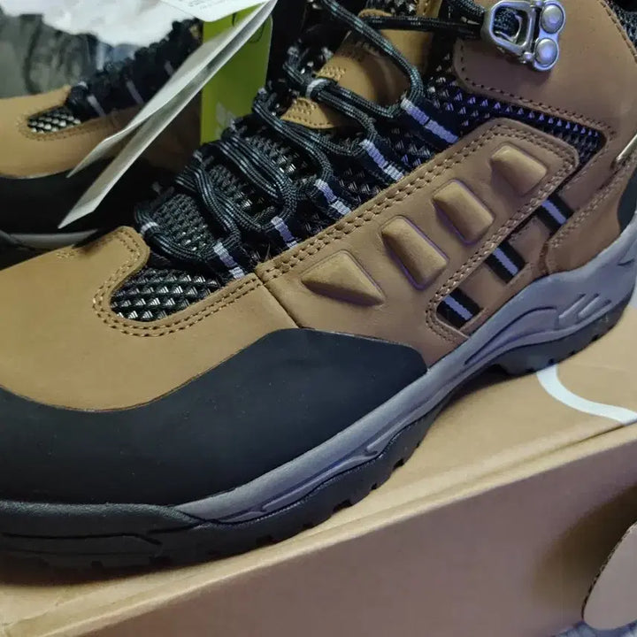 [BUNJANG] Mountia Waterproof Hiking Boots (275mm) / 신품 마운티아 방수 등산화 275