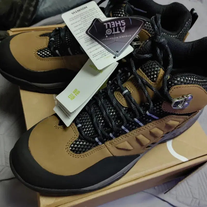 [BUNJANG] Mountia Waterproof Hiking Boots (275mm) / 신품 마운티아 방수 등산화 275