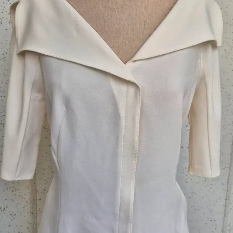 [BUNJANG] Object Ivory Off-Shoulder Blouse / 오브제 아이보리 오프숄더 블라우스 55