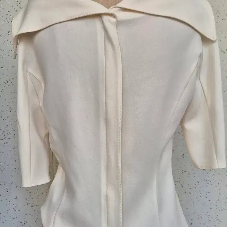 [BUNJANG] Object Ivory Off-Shoulder Blouse / 오브제 아이보리 오프숄더 블라우스 55