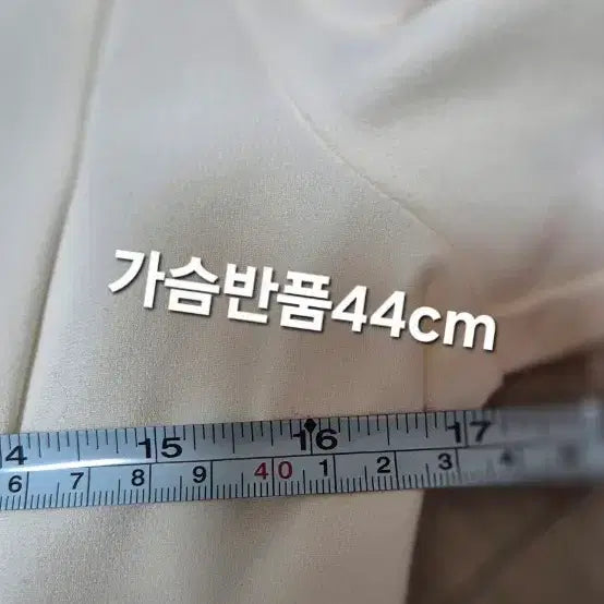 [BUNJANG] Object Ivory Off-Shoulder Blouse / 오브제 아이보리 오프숄더 블라우스 55