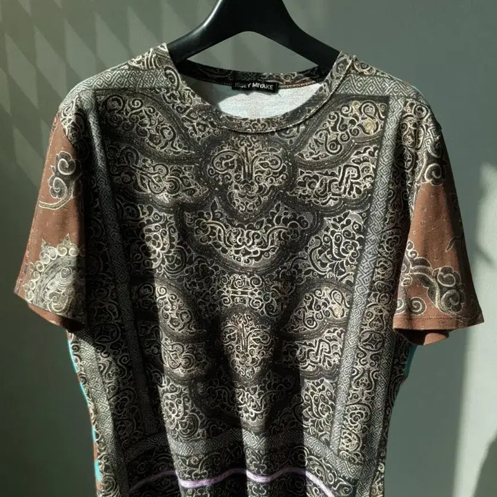 [BUNJANG] Issey Miyake Paisley T-Shirt / 01S/S Issey Miyake Paisley T-Shirt