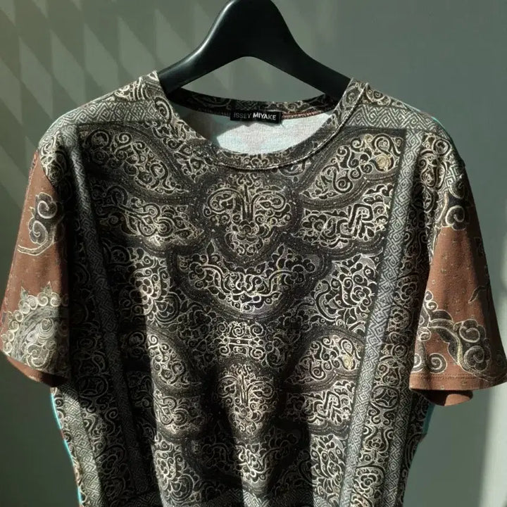 [BUNJANG] Issey Miyake Paisley T-Shirt / 01S/S Issey Miyake Paisley T-Shirt