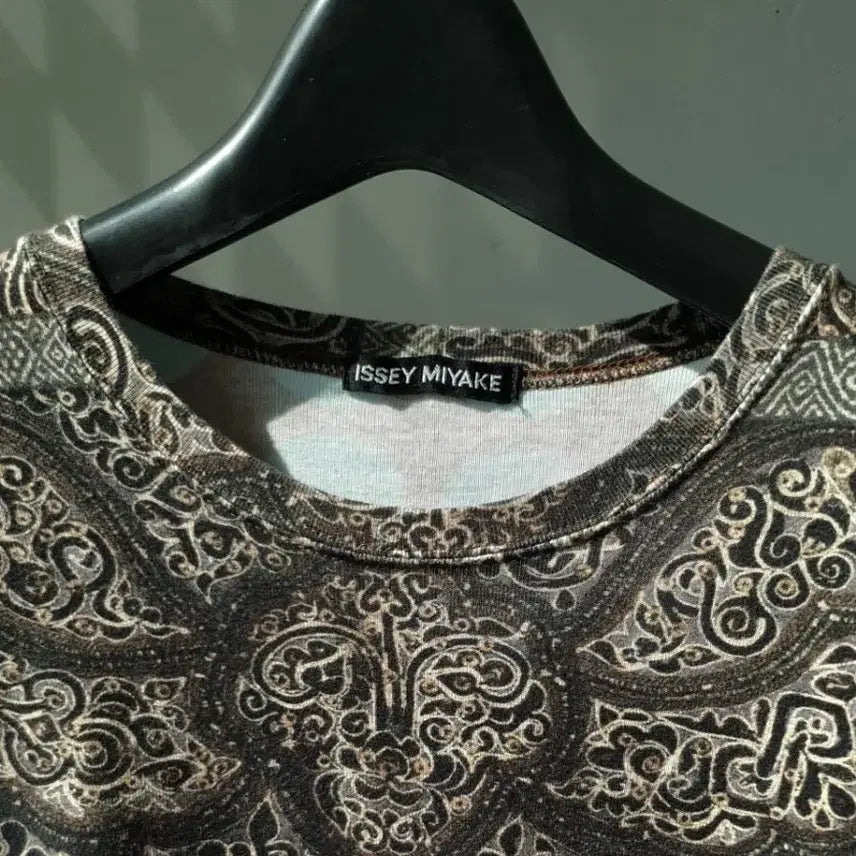 [BUNJANG] Issey Miyake Paisley T-Shirt / 01S/S Issey Miyake Paisley T-Shirt