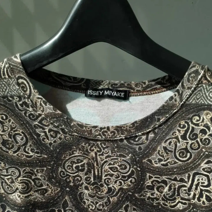 [BUNJANG] Issey Miyake Paisley T-Shirt / 01S/S Issey Miyake Paisley T-Shirt