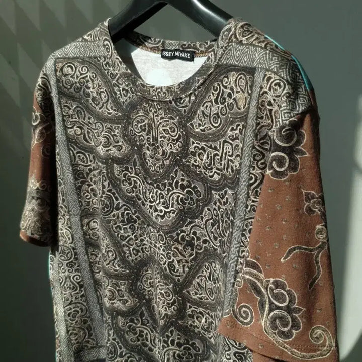 [BUNJANG] Issey Miyake Paisley T-Shirt / 01S/S Issey Miyake Paisley T-Shirt