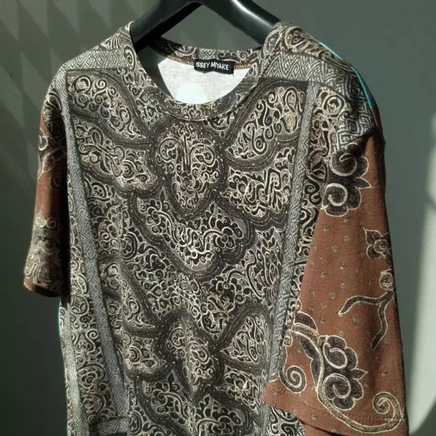 [BUNJANG] Issey Miyake Paisley T-Shirt / 01S/S Issey Miyake Paisley T-Shirt