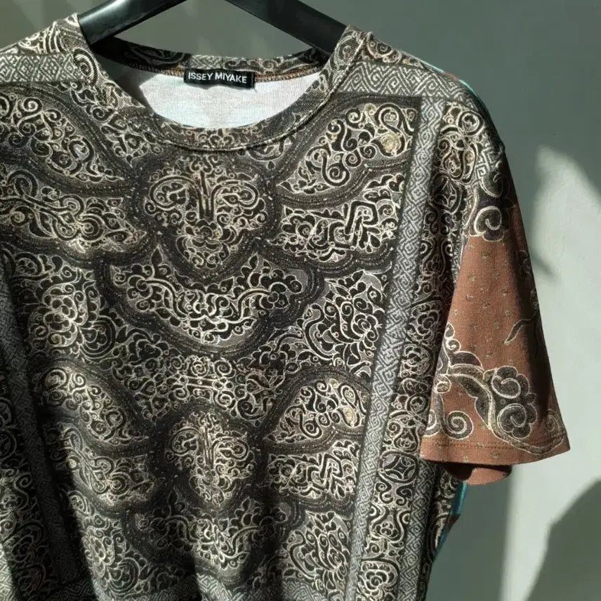 [BUNJANG] Issey Miyake Paisley T-Shirt / 01S/S Issey Miyake Paisley T-Shirt