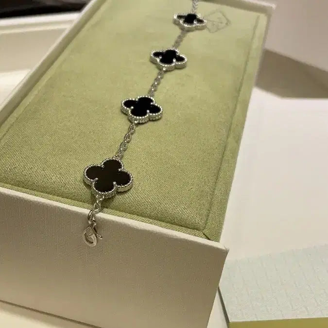 [BUNJANG] Van Cleef &amp; Arpels Alhambra Black Onyx 5 Motif Bracelet / 반클리프 아펠 블랙 오닉스 알함브라 5모티프 팔찌