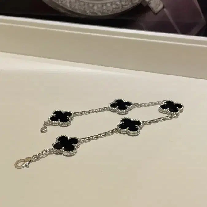 [BUNJANG] Van Cleef &amp; Arpels Alhambra Black Onyx 5 Motif Bracelet / 반클리프 아펠 블랙 오닉스 알함브라 5모티프 팔찌