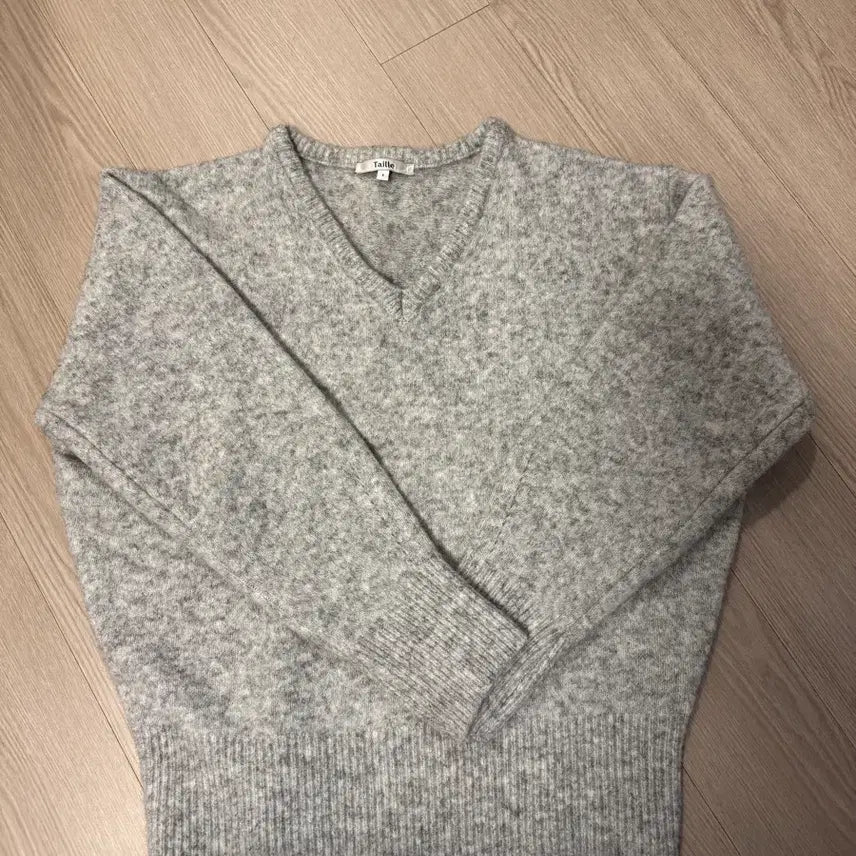 [BUNJANG] Tyle Mohair V-Neck Knit Sweater / [1] 타일레 모헤어 브이넥 니트