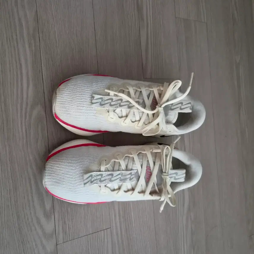 [BUNJANG] Nike Women Motiva 240 Sneakers / 나이키우먼  모티바 240