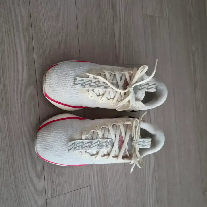 [BUNJANG] Nike Women Motiva 240 Sneakers / 나이키우먼  모티바 240