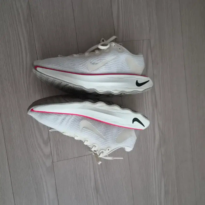 [BUNJANG] Nike Women Motiva 240 Sneakers / 나이키우먼  모티바 240