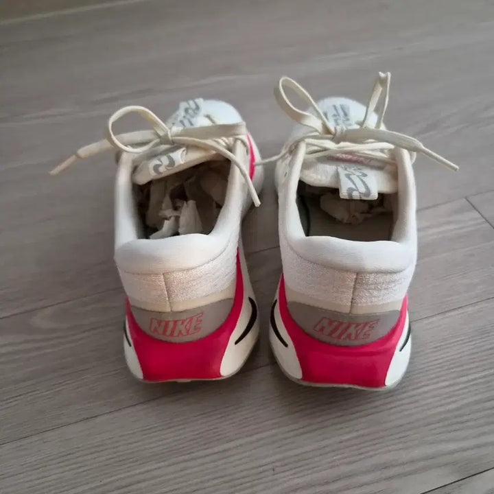 [BUNJANG] Nike Women Motiva 240 Sneakers / 나이키우먼  모티바 240