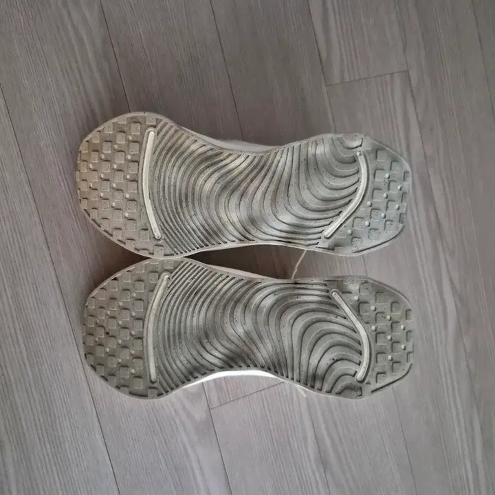 [BUNJANG] Nike Women Motiva 240 Sneakers / 나이키우먼  모티바 240