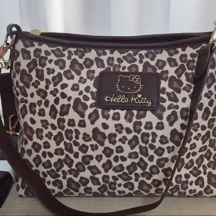 [BUNJANG] Hello Kitty Leopard Crossbody Bag / 헬로키티 레오파드 크로스백