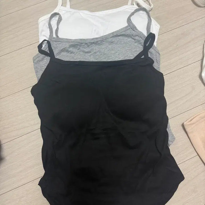 [BUNJANG] Sleeveless Top / 캡내장 굴림 나시 새상품