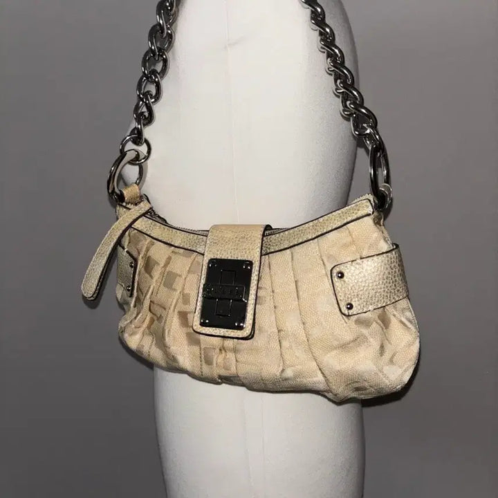 [SOLD OUT] Guess vintage shoulder bag