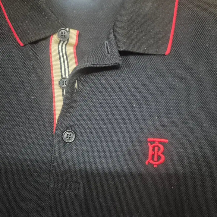 [BUNJANG] Burberry TB Logo Polo Shirt (Black, L) / 버버리 TB로고 카라티 팝니다.