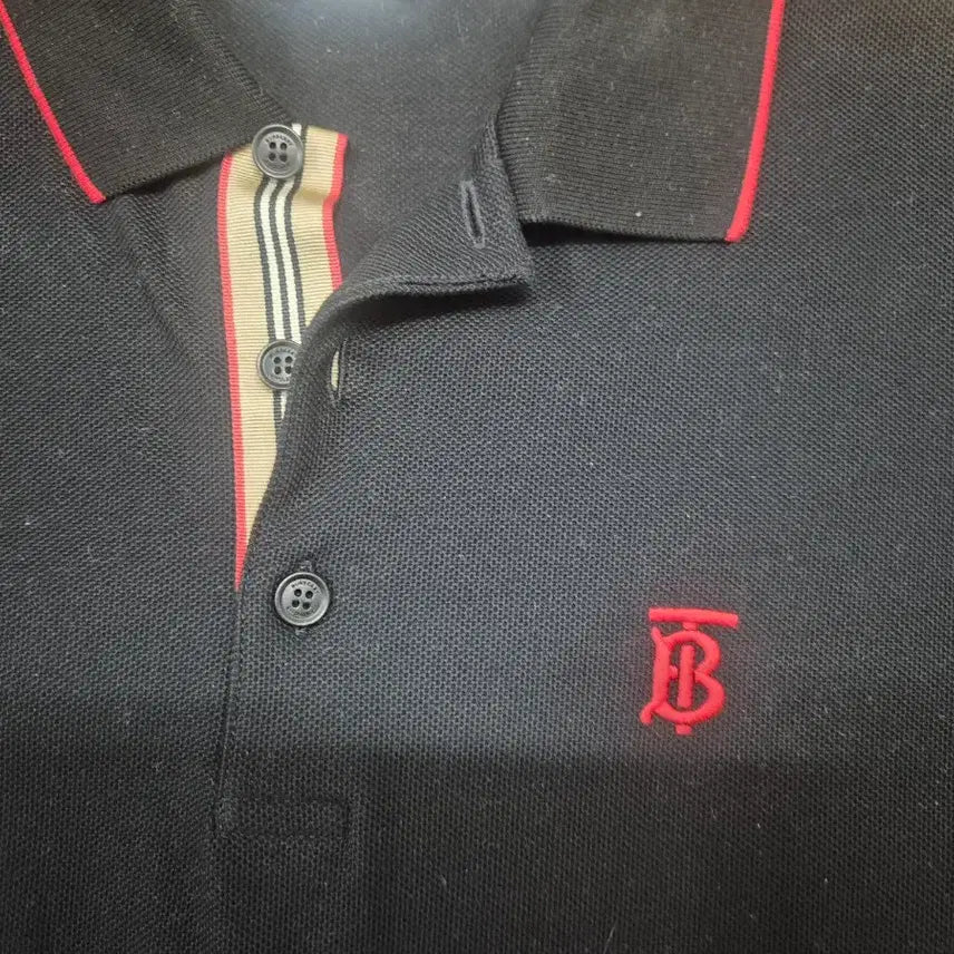 [BUNJANG] Burberry TB Logo Polo Shirt (Black, L) / 버버리 TB로고 카라티 팝니다.