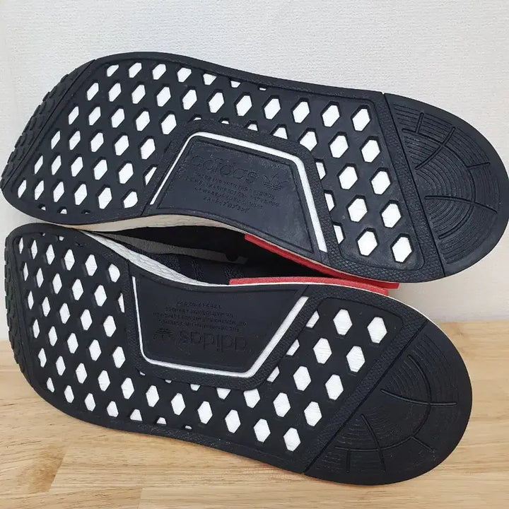 [BUNJANG] Adidas NMD_R1 OG Core Black Sneakers / 아디다스 NMD_R1 OG 코어 블랙 280mm