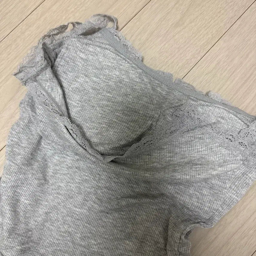 [BUNJANG] Lace Trimmed Camisole Top Gray / 캡내장 레이스 단추 나시 그레이 새상품