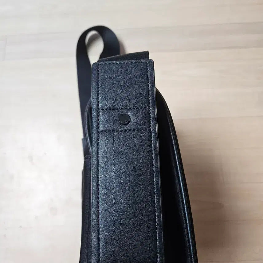 [BUNJANG] JILLSTUART Jillian Messenger Bag Crossbody Bag / 질스튜어트 남녀공용 블리언 블랙 메신저백 크로스백