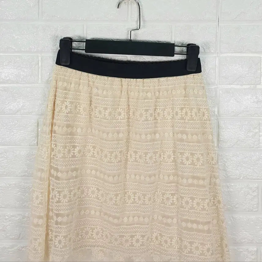 [SOLD OUT] [26-27]써스데이아일랜드 밴딩 레이스 스커트