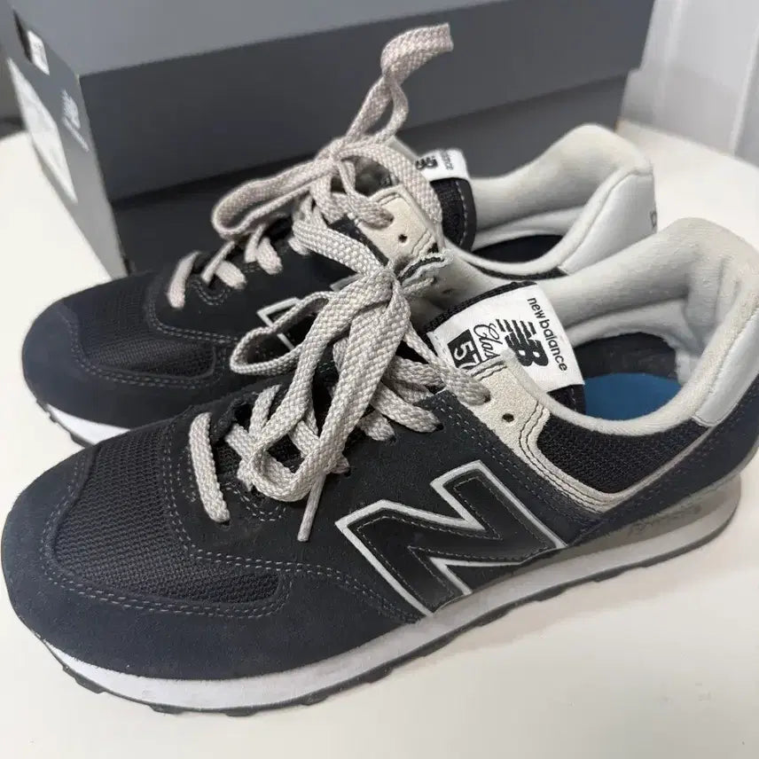 [BUNJANG] New Balance 574 Black Sneakers 255mm / 뉴발란스 Class 574 블랙 스니커즈 255