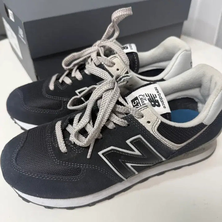 [BUNJANG] New Balance 574 Black Sneakers 255mm / 뉴발란스 Class 574 블랙 스니커즈 255